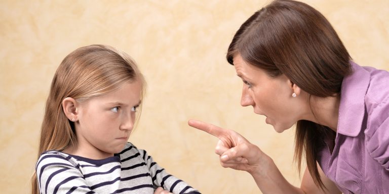 خشم والدین در مقابل کودکان